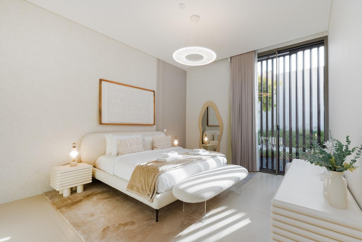 4BR+M Coastal Haven w/ Private Pool | Al Zorah - 3