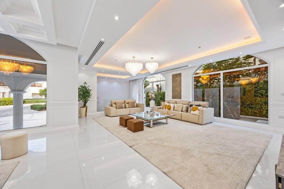 Luxury Villa w/ Pool, Cinema & Spa - Jumeirah Golf - 2