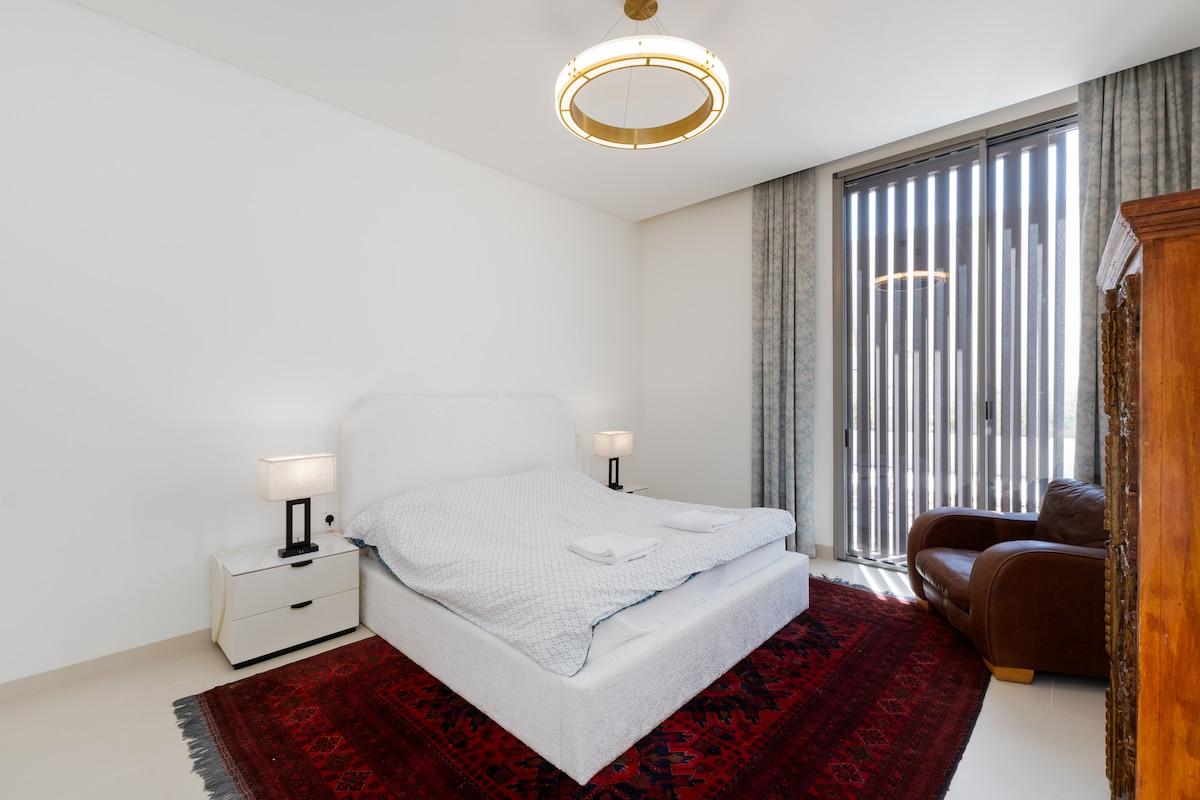 Exclusive 4BR Villa w/ Pvt Pool & Beach, Al Zorah - 2