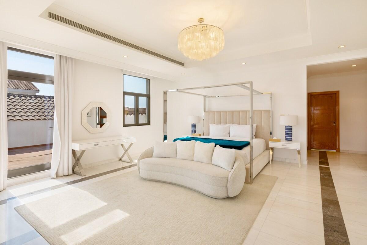 Luxury Villa w/ Dramatic View Private Beach & Pool