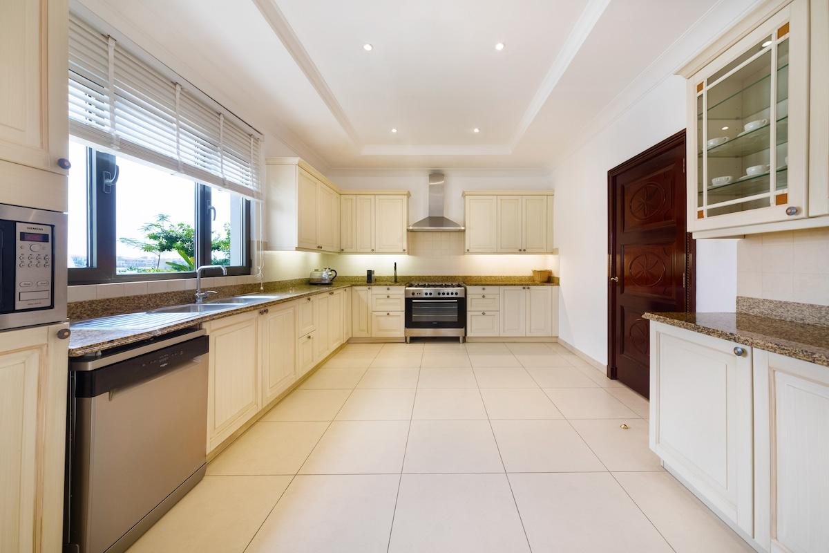 5* Villa with Private Pool/Beach on Palm Jumeirah - 5