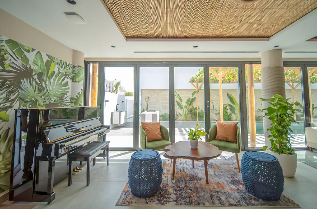Private villa with pool - 4