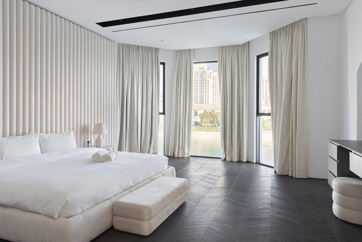 Palm Jumeirah Paradise: 5BR Villa | Infinity Pool - 3