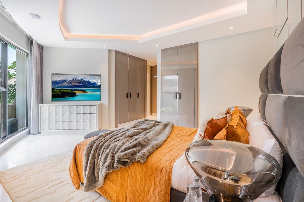 One-of-a-Kind Custom 6 Bedroom Villa on the Tip - 3