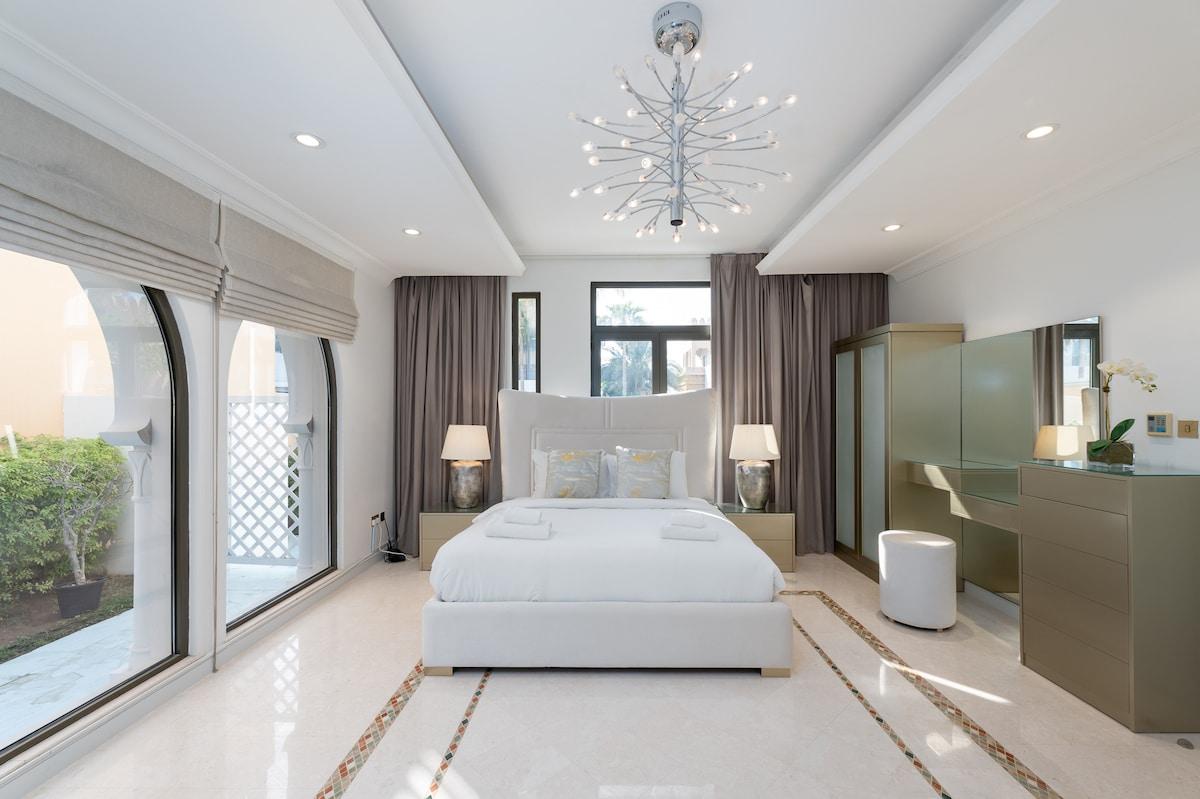 Exclusive 5BR Palm Villa w/ Private Pool and Beach - 5