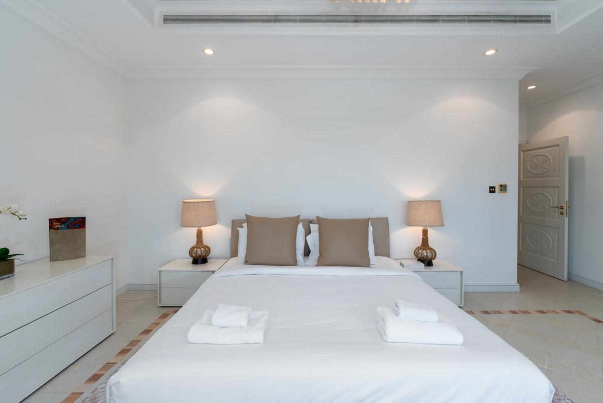 Exclusive 5BR Palm Villa w/ Private Pool and Beach - 2