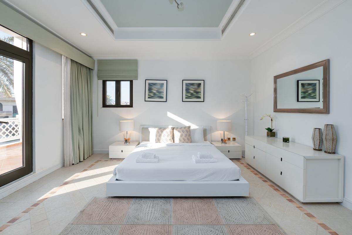 Exclusive 5BR Palm Villa w/ Private Pool and Beach - 4